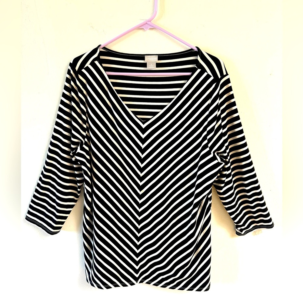 Chico’s black and white stretch knit striped  3/4 length sleeve blouse in EUC